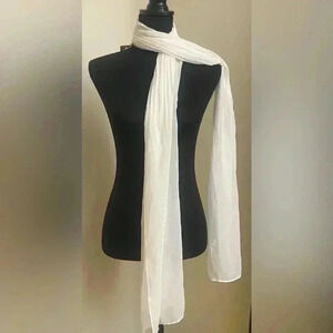 Giani Bernini White Scarf